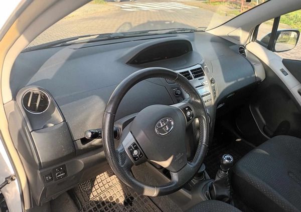 Toyota Yaris cena 18500 przebieg: 218000, rok produkcji 2011 z Zamość małe 22